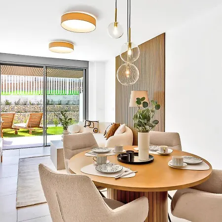 Beachside Retreat W Pool, Gym & Terrace * 마르베야