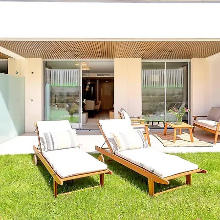 아파트 Beachside Retreat W Pool, Gym & Terrace 마르베야