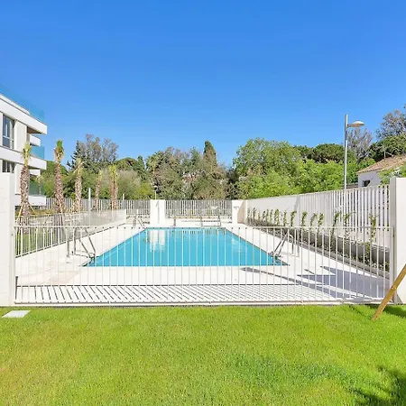 Beachside Retreat W Pool, Gym & Terrace *