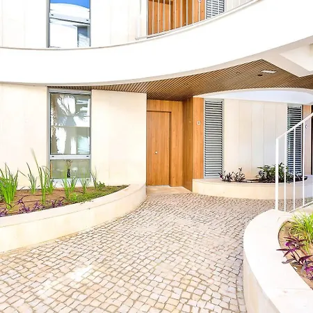 Beachside Retreat W Pool, Gym & Terrace 마르베야