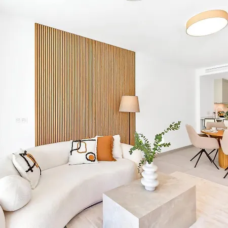 Beachside Retreat W Pool, Gym & Terrace 아파트 *