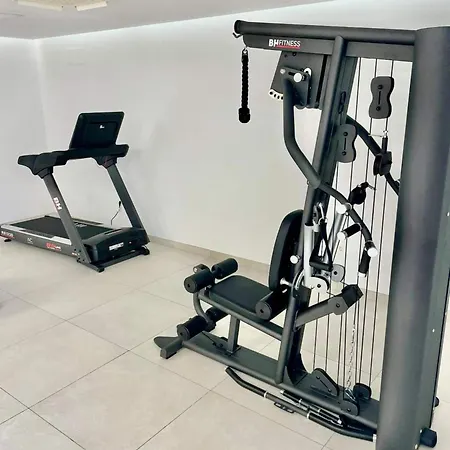 Beachside Retreat W Pool, Gym & Terrace * 마르베야