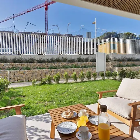 Beachside Retreat W Pool, Gym & Terrace
