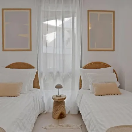 Beachside Retreat W Pool, Gym & Terrace 마르베야